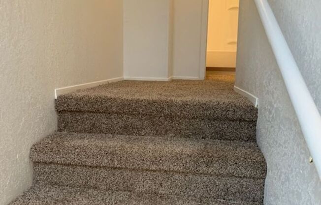 2 beds, 1.5 baths, 1,084 sqft, $950, Unit 0403