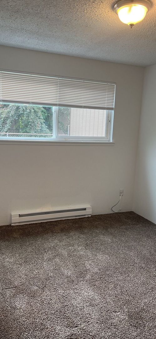 4262-3t - 714-728 NE Savage