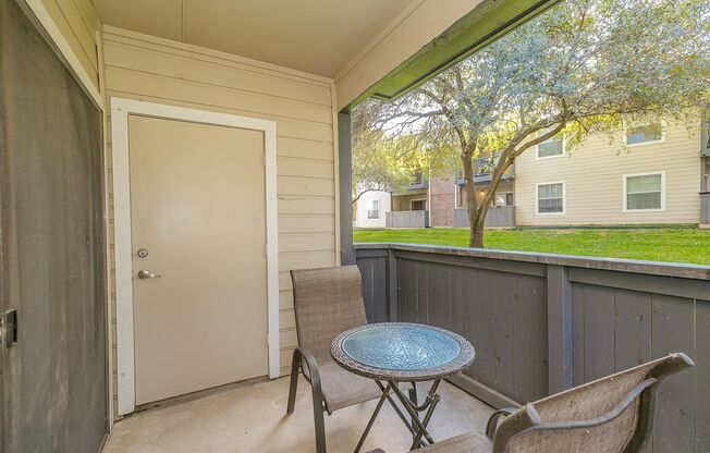 1 bed, 1 bath, 745 sqft, $835