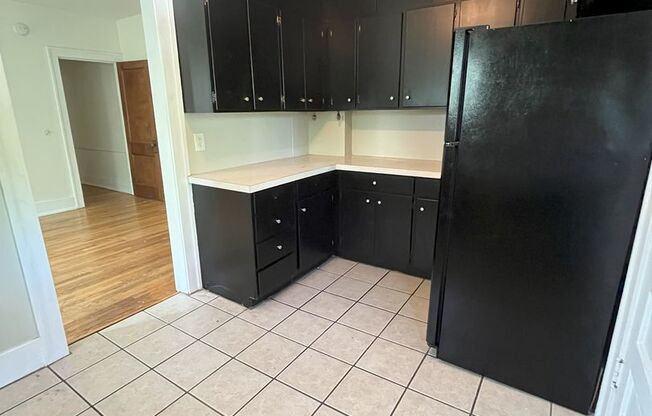 2 beds, 1 bath, $950, Unit Unit 4