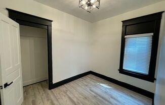 3 beds, 1 bath, 2 sqft, $995, Unit 633A W Chambers St (upper)