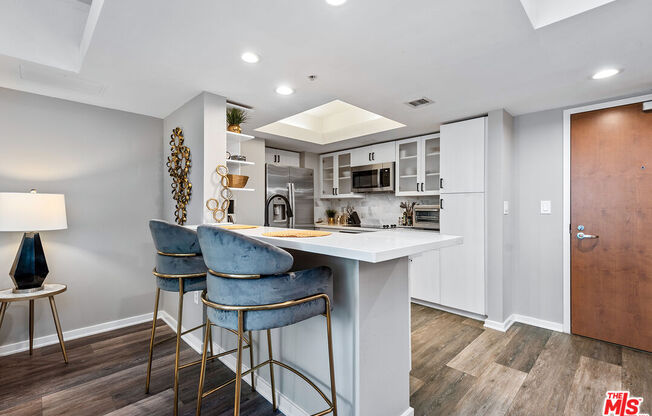 1 bed, 1 bath, 854 sqft, $4,750, Unit 627