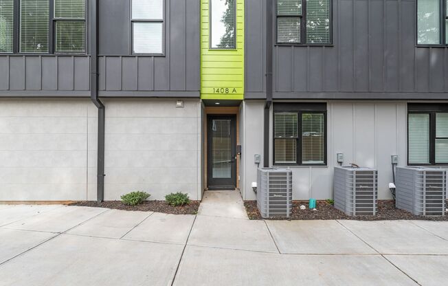 Move-in Ready Modern Townhome!!