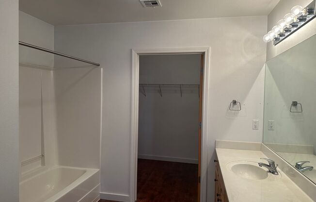 1 bed, 1 bath, 910 sqft, $1,945, Unit 402
