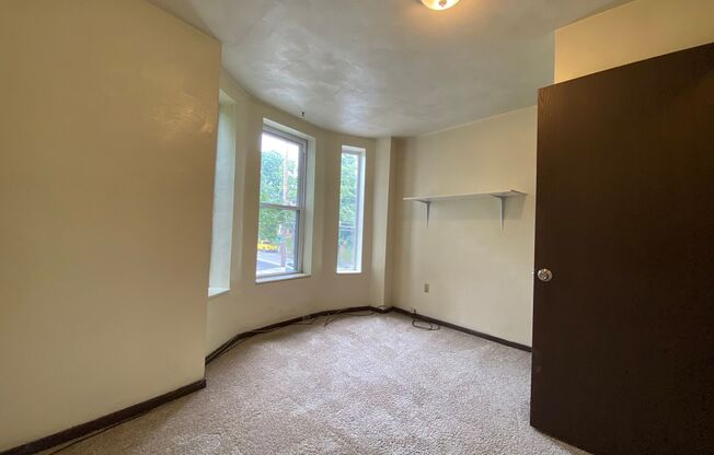 3 beds, 1 bath, $2,350, Unit 345204