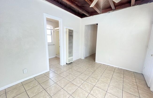 Central Apartments (4223)