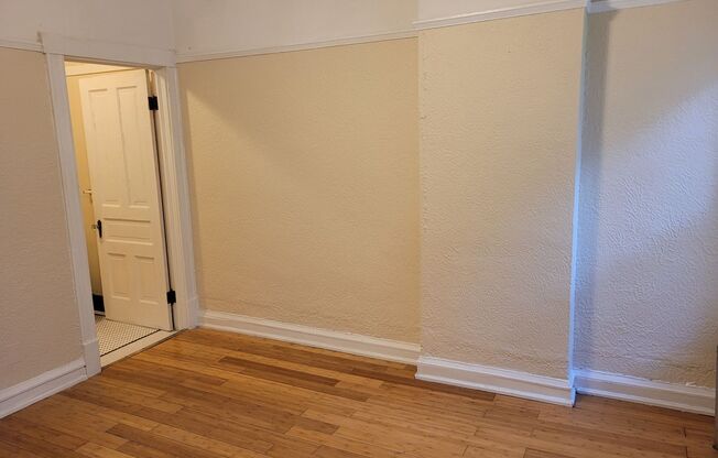1 bed, 1 bath, $995, Unit 18