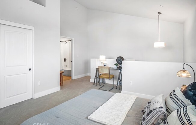 10035 S WESTERN AVE
