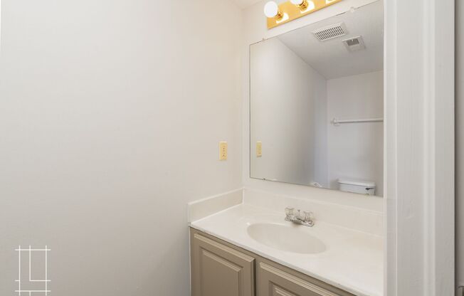 2 beds, 1.5 baths, $1,500, Unit 988 N. 4th St.