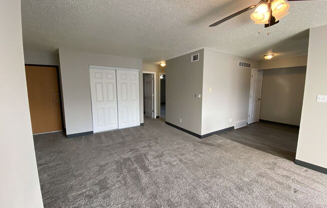 2 beds, 1.5 baths, 850 sqft, $950, Unit 422