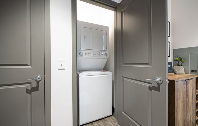 Studio, 1 bath, 605 sqft, $1,230, Unit 301