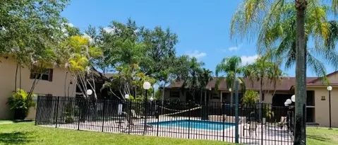 11267 N Kendall Dr