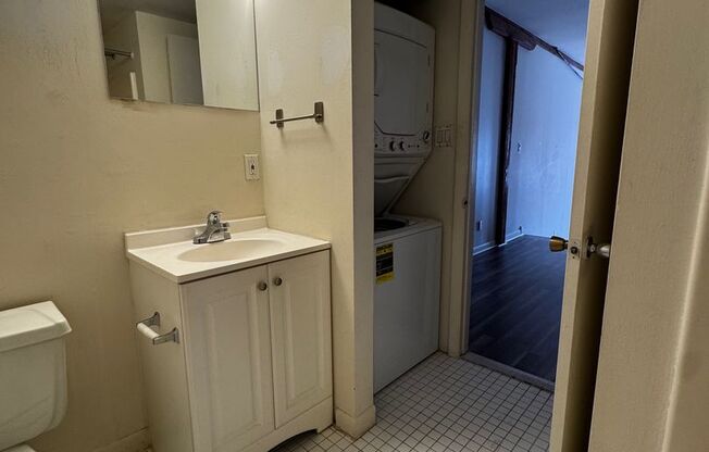 1 bed, 1 bath, 645 sqft, $1,075, Unit 405