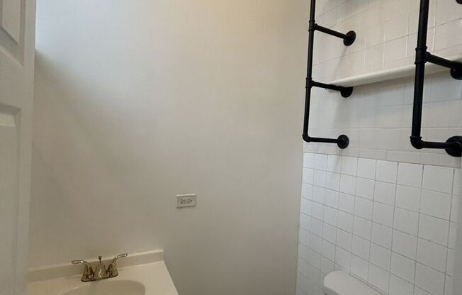 3356 Montrose