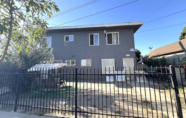 823 E 111 DR
