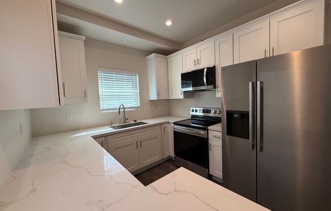 5104-5106 East Falls View Dr.