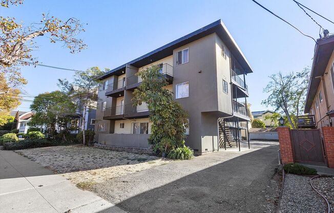 1836 Central Ave #J - 2 bedroom | 1 bath | Upper unit