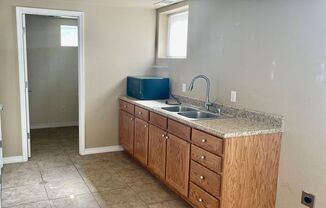 3 beds, 1 bath, $1,350, Unit 1207 12th Avenue Basement