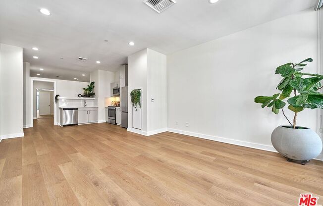 2 beds, 2 baths, 1,010 sqft, $3,050, Unit 404