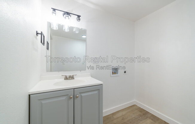 1 bed, 1 bath, $900, Unit B