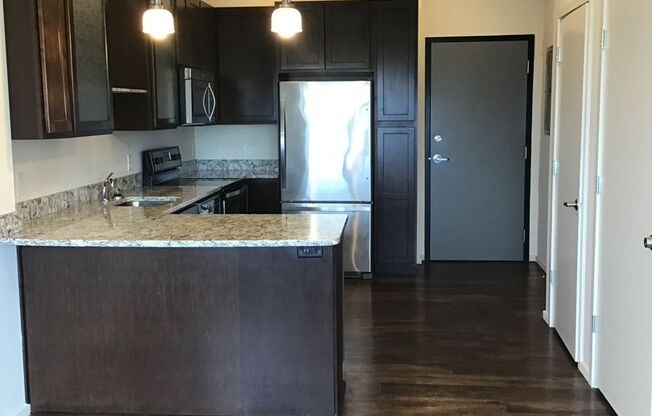 1 bed, 1 bath, 621 sqft, $1,220, Unit 527