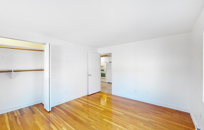 2 beds, 1 bath, 750 sqft, $2,395, Unit 42