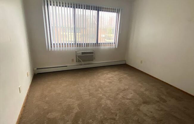 3 beds, 1.5 baths, 1,066 sqft, $1,499, Unit 5240 02