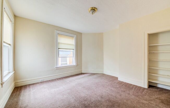 5 beds, 1.5 baths, $1,899, Unit Mt Washington