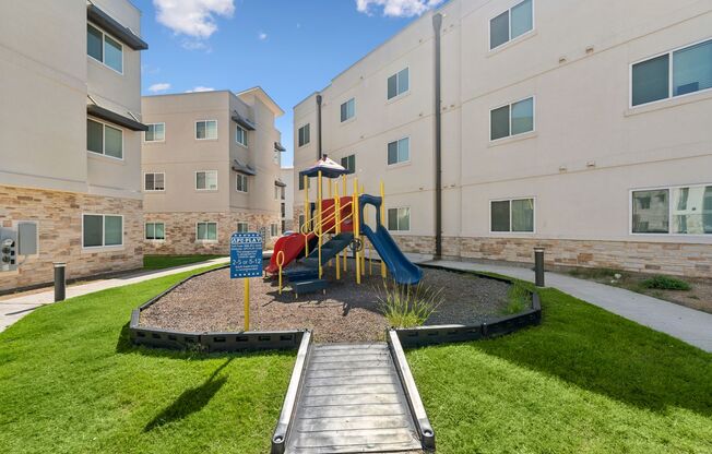 3 beds, 2 baths, 1,134 sqft, $1,595, Unit 914