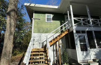 Centrally located, close to the Mall