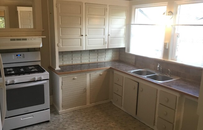 2 beds, 1 bath, $1,550