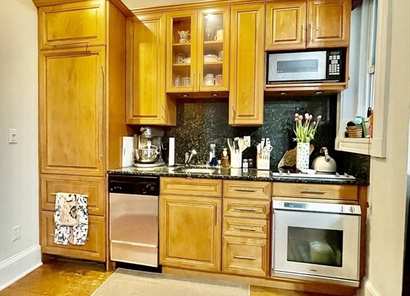 30 Peterborough St Apt B