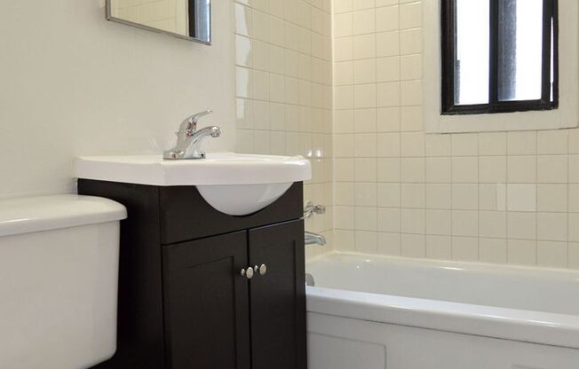 1 bed, 1 bath, 410 sqft, $915, Unit 1 - 05