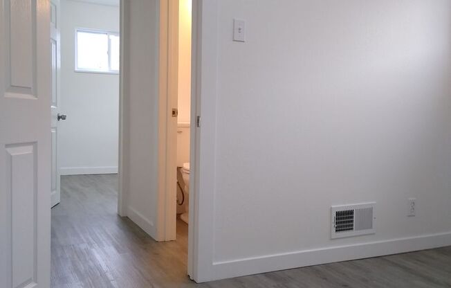 2 beds, 1 bath, $1,875, Unit 5210 Carr St