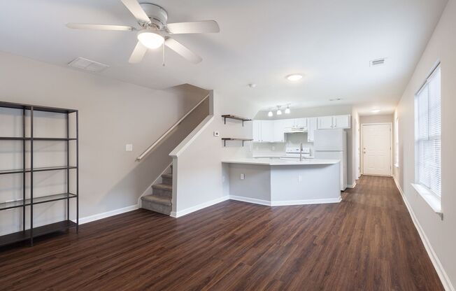 3bd/2ba Duplex Unit w/ Garage in Ideal Location!