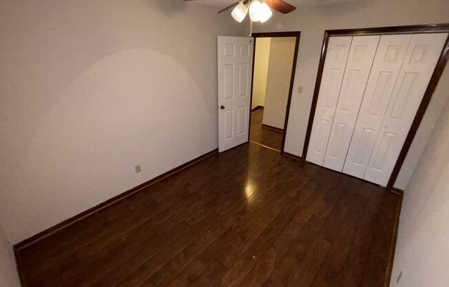 2 beds, 1 bath, $1,095, Unit 115