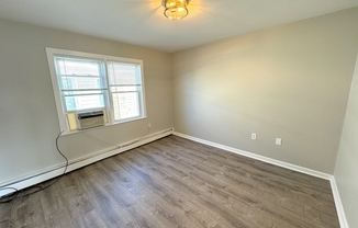 2 beds, 1 bath, $2,875, Unit 3