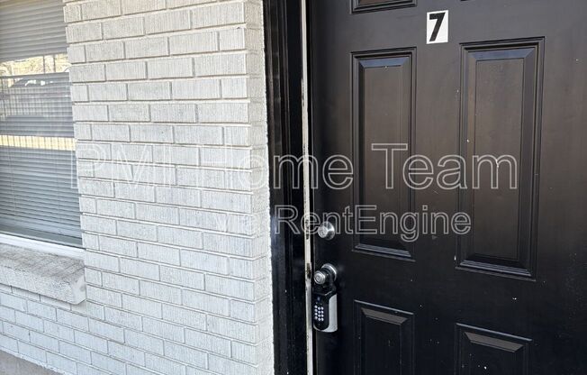 2 beds, 1 bath, 700 sqft, $1,175, Unit 7