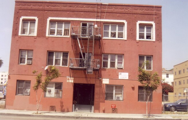 823 UNION APTS