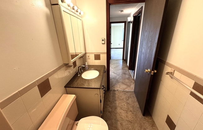 2 beds, 1 bath, 999 sqft, $2,300, Unit 302