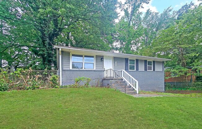 Spacious 4 Bedroom Home Near University Ave – Private Lot, Great Layout! - Vouchers accepted