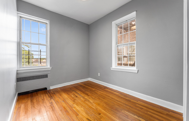 2 CHAPMAN PL