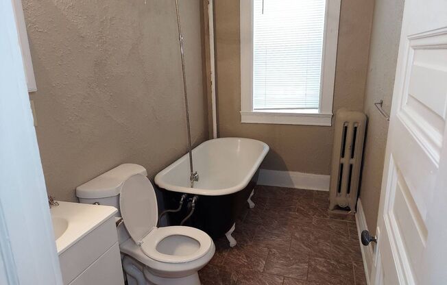 1 bed, 1 bath, 433 sqft, $1,045, Unit 5