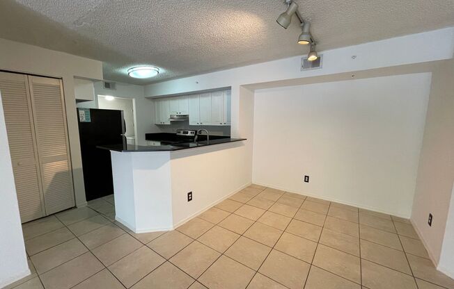 ANNUAL RENTAL 1 BED + DEN/1 BATH AT IBIS CLUB