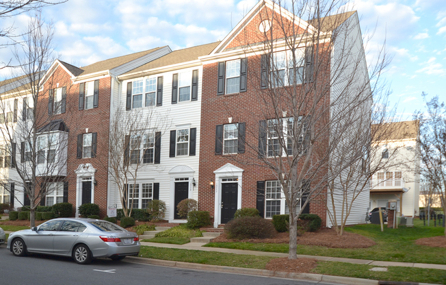 1/2 MO/OFF SPECIAL- Ballantyne Towhome 3 bed 4 bath Community Pool