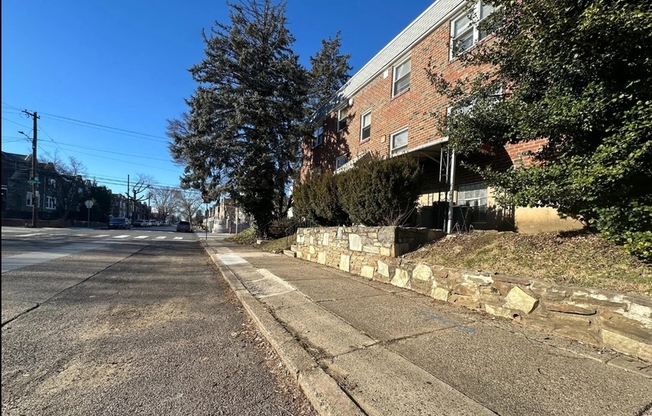 2101 HARTEL AVE