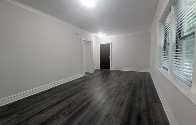 5818 W BERTEAU