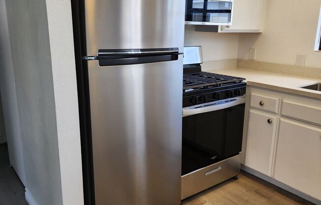 2 beds, 2 baths, 1,000 sqft, $2,950, Unit E