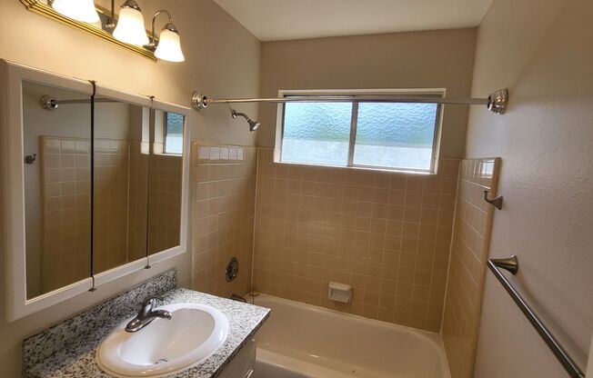 2 beds, 1 bath, 850 sqft, $1,695, Unit 4554