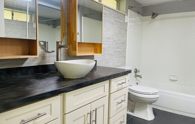 3 beds, 3 baths, $3,700, Unit # L 301